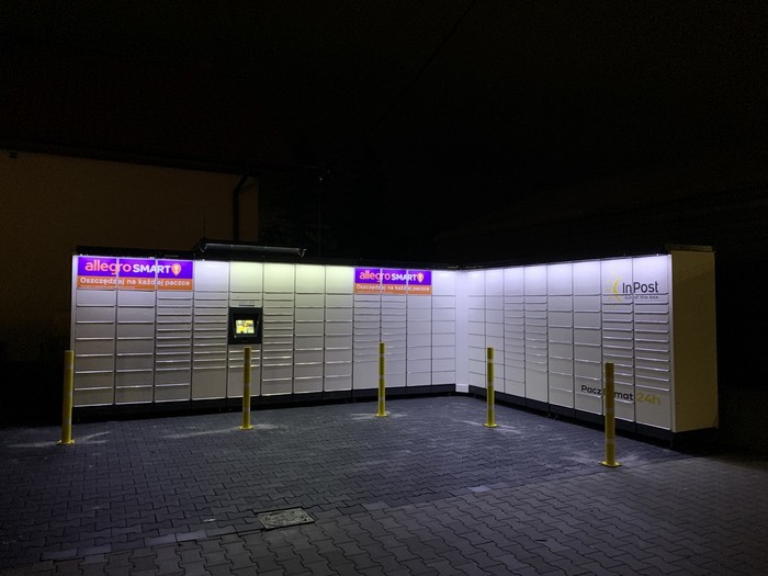 Paczkomat ROP06M Parking sklepu Lidl - po lewej stronie od wjazdu