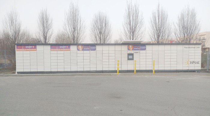 Parcel Locker ROT01M przy parkingu Lidla