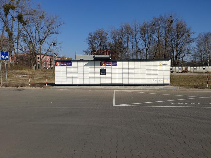 Paczkomat RSL07M Przy sklepie Lidl