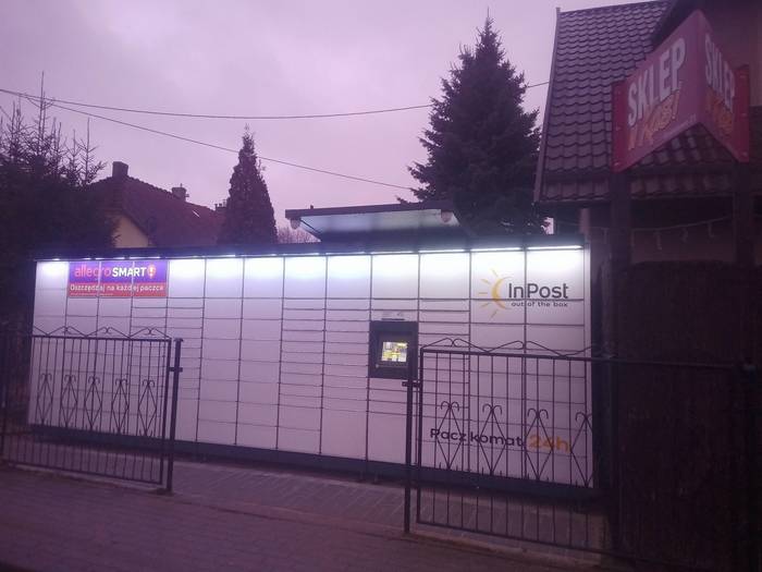 Paczkomat RTW01M przy sklepie spożywczym "U Kasi"