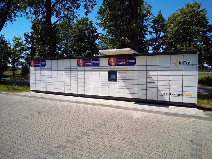 Parcel Locker RUI01M Na parkingu przy Szkole Podstawowej