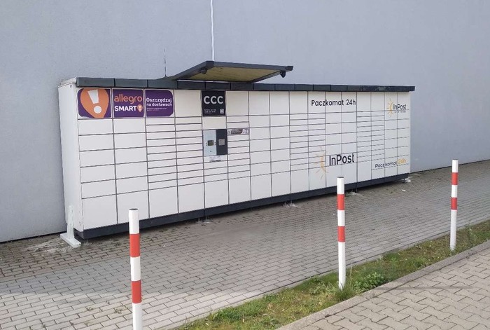 Paczkomat RUM02N Przy sklepie Rossmann