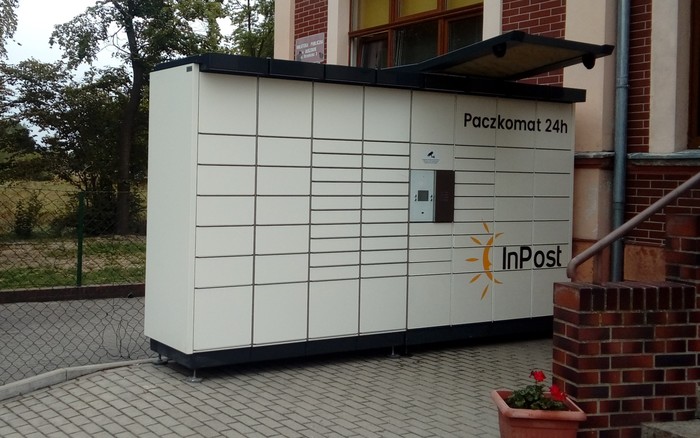 Paczkomat RUS01N Przy parkingu