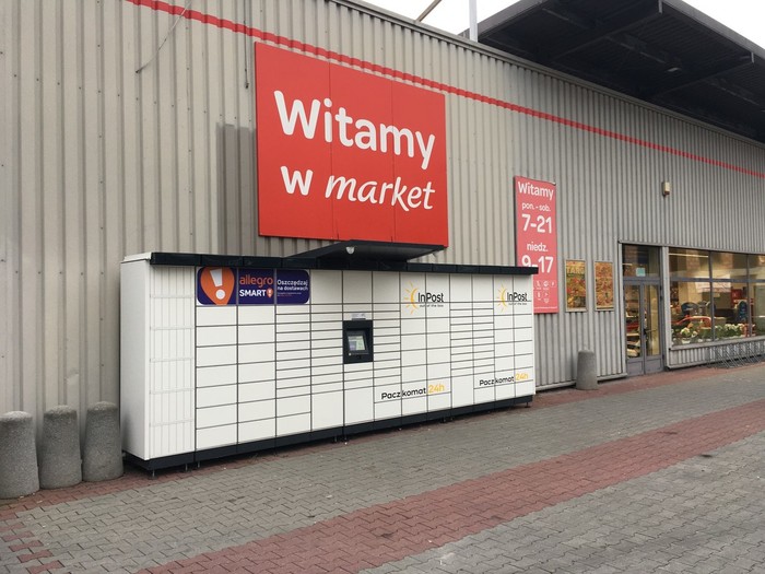 Parcel Locker RWM05M Na parkingu marketu Carrefour