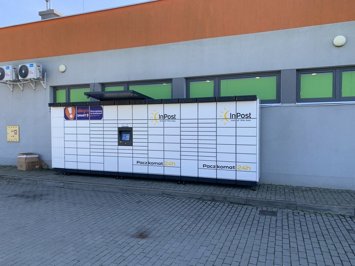 Paczkomat RWS01M Przy sklepie spożywczym