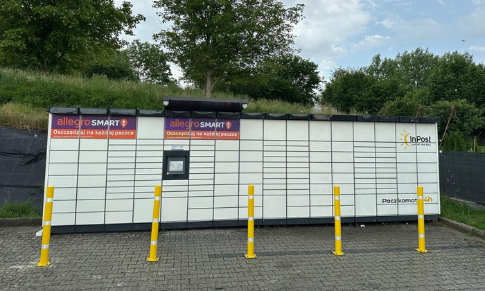 Paczkomat RWW01M Przy sklepie spożywczym Auchan
