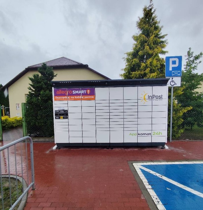Paczkomat RXG01BAPP Przy przystanku autobusowym