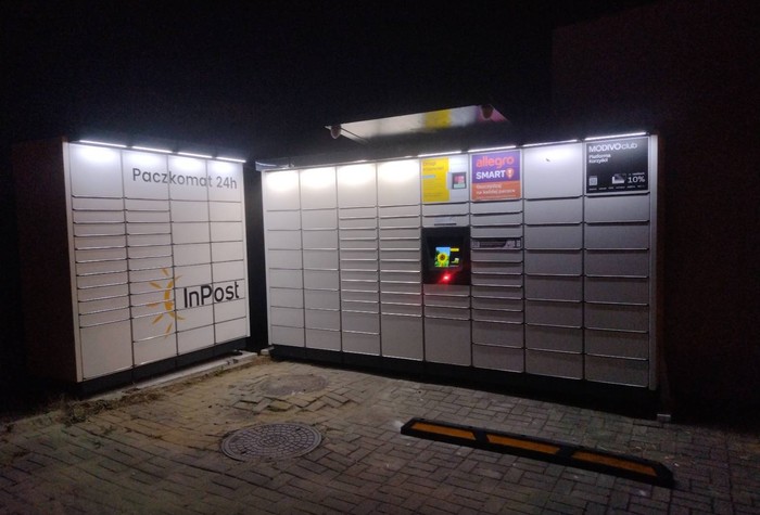 Parcel Locker RYB07M przy sklepie