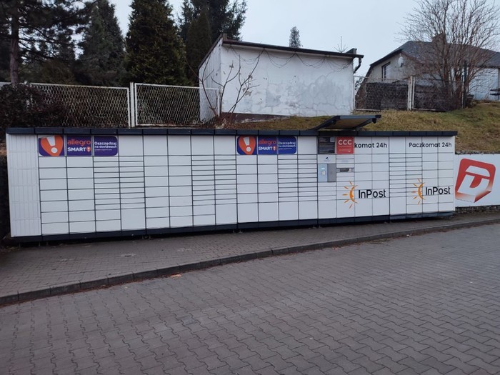 Paczkomat RYB08N Przy pawilonie handlowym