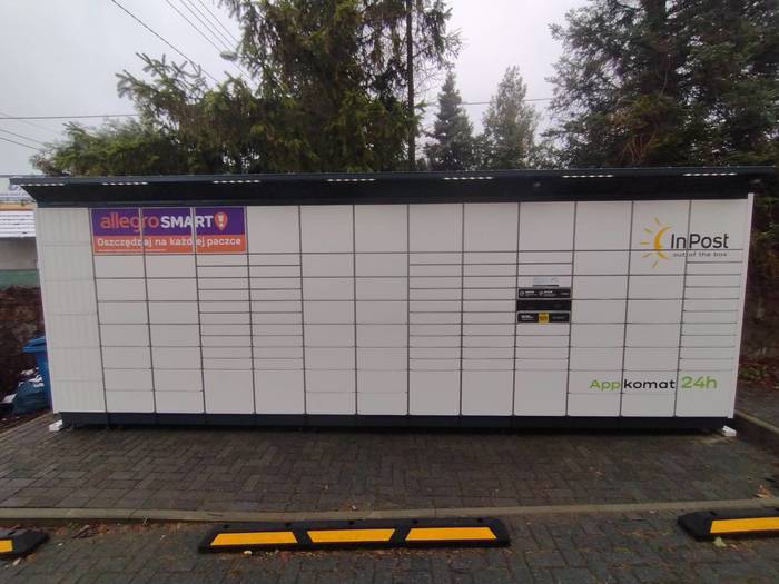 Parcel Locker RYB09BAPP przy parkingu sklepu Fotomega