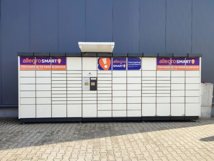 Paczkomat RYB09N Przy markecie Carrefour