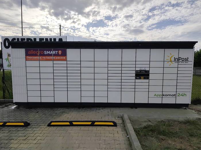 Paczkomat RYB15BAPP na parkingu biura rachunkowego SILESIA