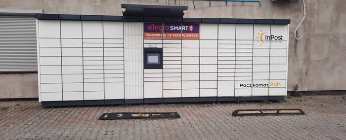 Parcel Locker RYB15M Obok sklepu