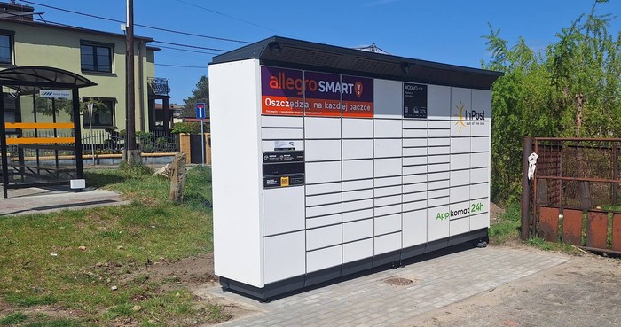 Поштомат RYB17BAPP obok budynku