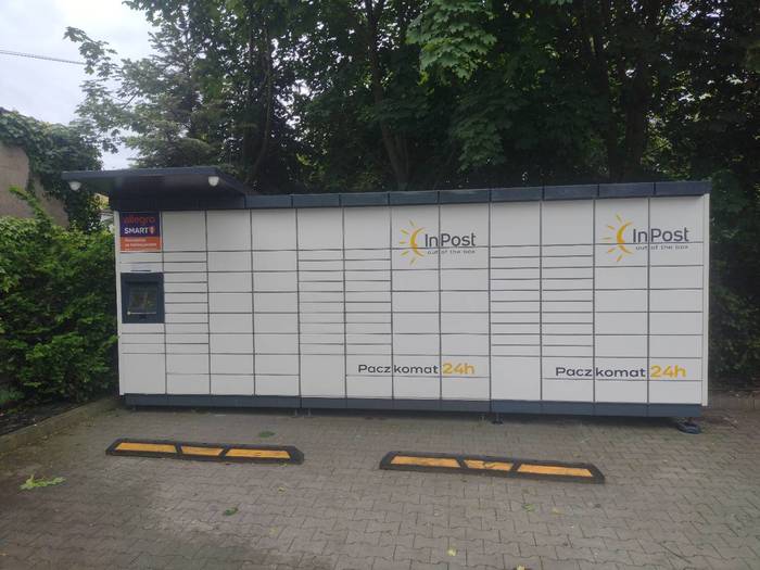 Parcel Locker RYB22M obok Aldi