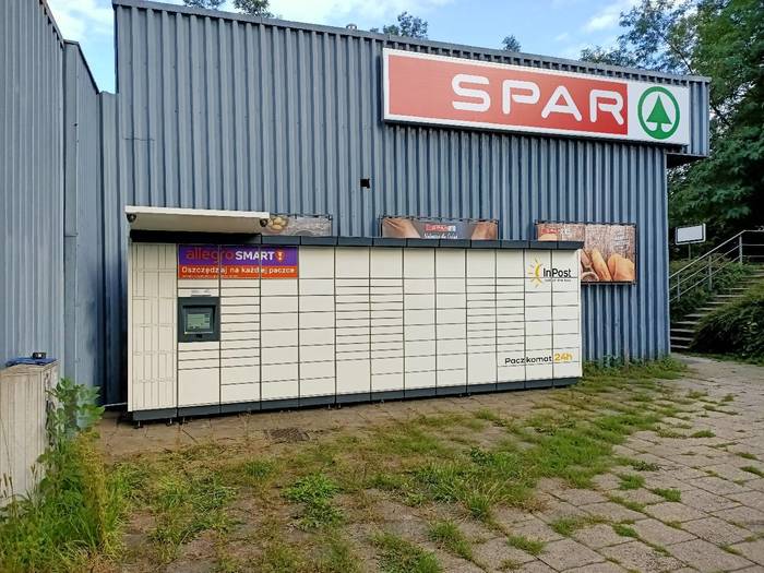 Paczkomat RYB33M Obok sklepu NYCS Alkohole