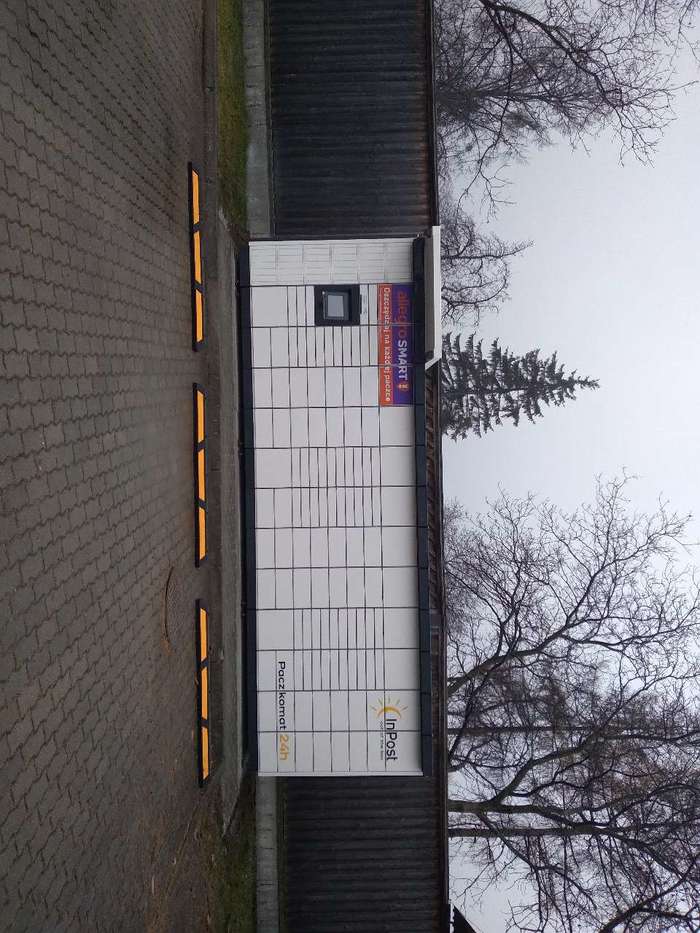 Paczkomat RYB43M Obok stacji paliw Moya