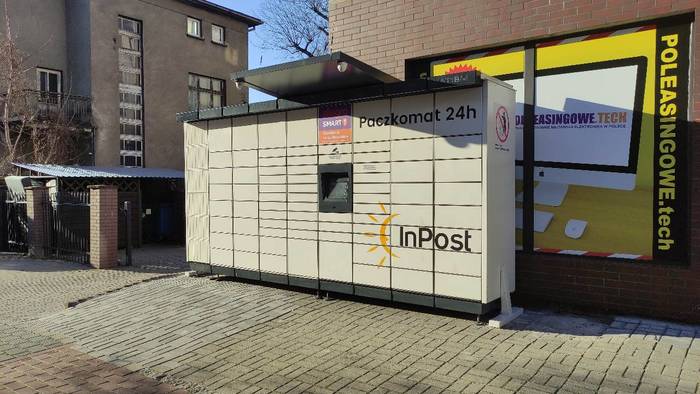 Parcel Locker RYB57M Posesja na rogu ulic Kościuszki i Mickiewicza