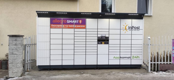 Parcel Locker RYCA01BAPP przy sklepie spożywczym