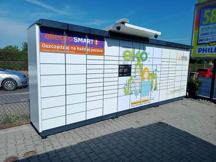 Paczkomat RYD01APP na parkingu przy kwiaciarni Lila Róż