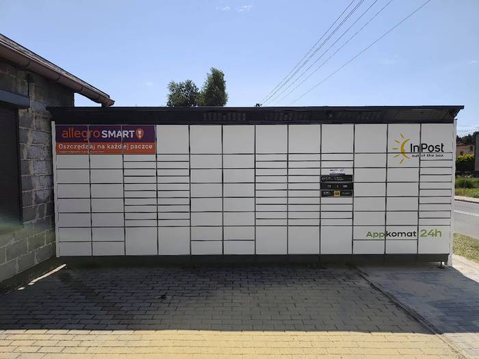 Paczkomat RYD03BAPP przy budynku