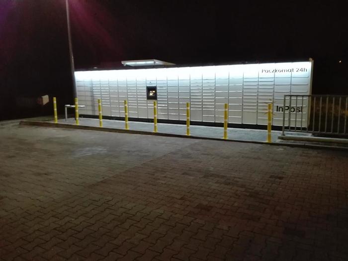 Paczkomat RYD03M Przy parkingu sklepu Lidl
