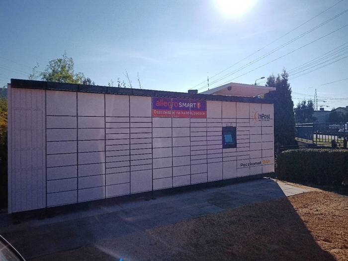 Paczkomat RYD10M Obok fryzjera