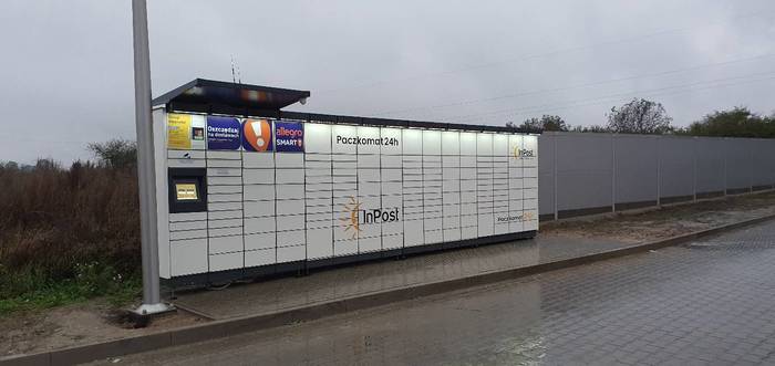 Paczkomat RYK01M Na stacji paliw ASCAR
