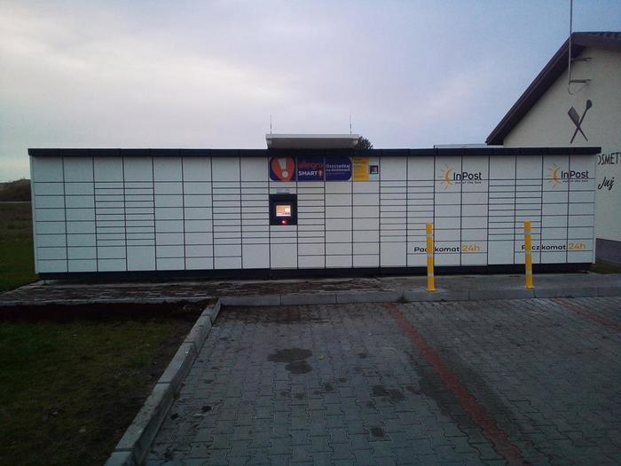 Paczkomat RYR02M parking przy Salonie Fryzjerskim