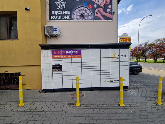 Paczkomat RZE01BAPP Przy obiekcie handlowym