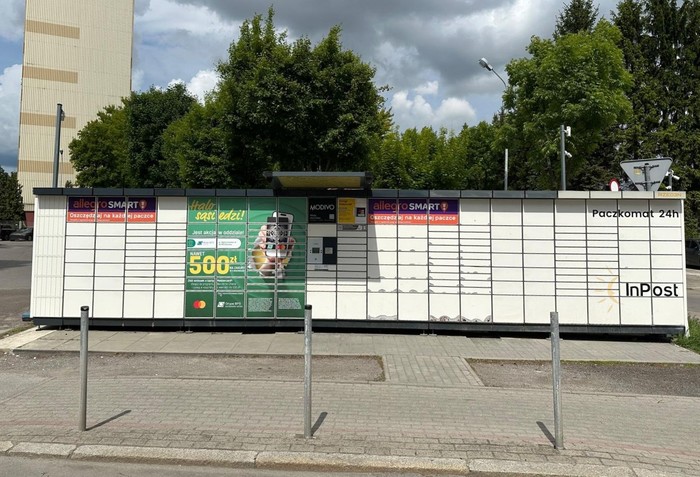 Paczkomat RZE03N Przy wjeździe do płatnego Parkingu