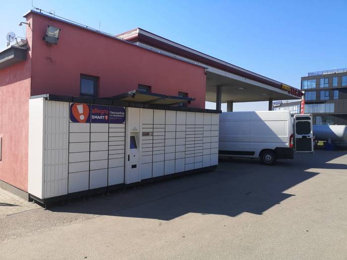 Paczkomat RZE06A Stacja paliw Mares