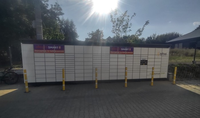 Paczkomat RZE06BAPP Przy Sklepie Delikatesy Centrum
