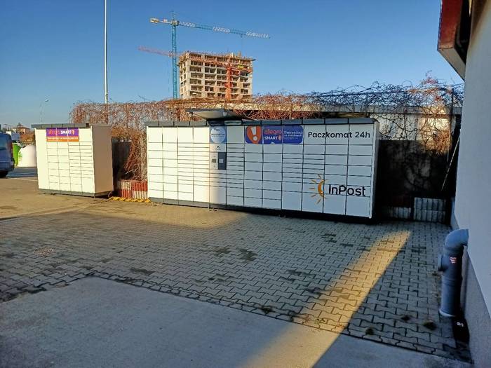 Paczkomat RZE06N Przy Galerii Nowy Świat