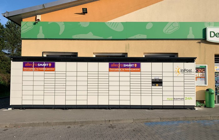 Paczkomat RZE08BAPP Przy Delikatesach Centrum