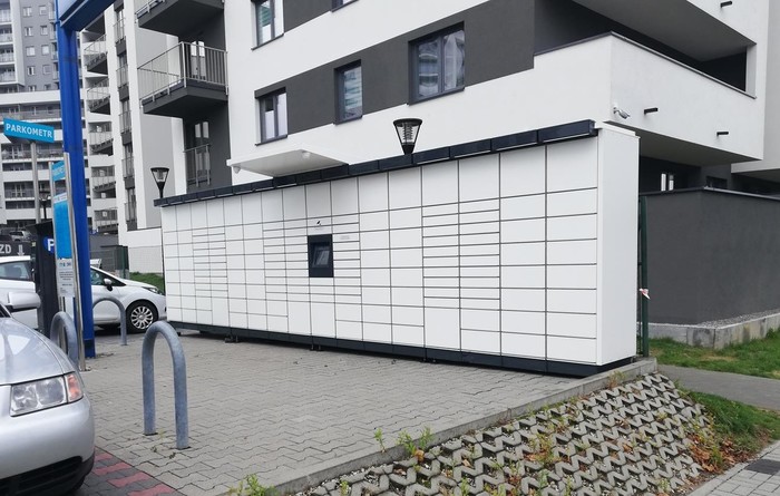 Paczkomat RZE08M Przy parkingu sklepu Lidl