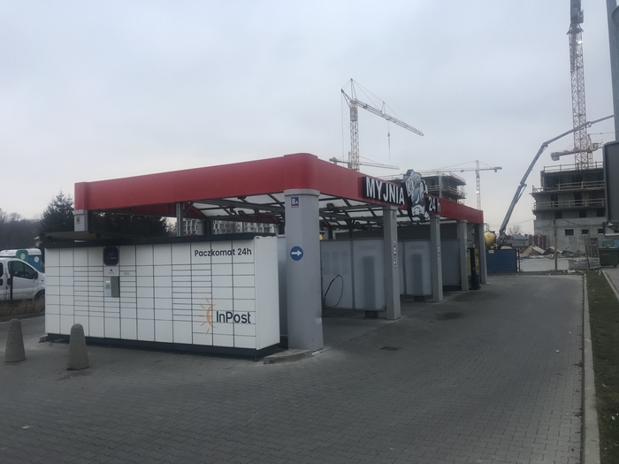 Paczkomat RZE11N Przy myjni samochodowej