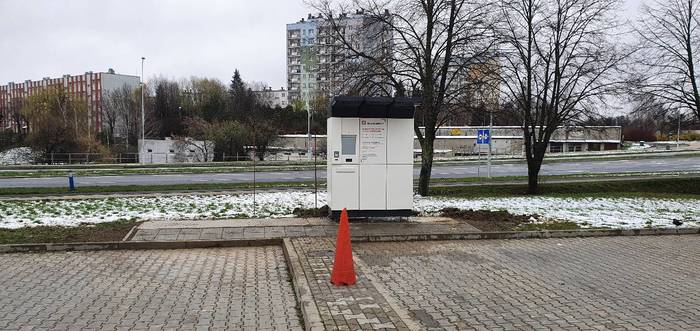 Paczkomat RZE12W przy myjni