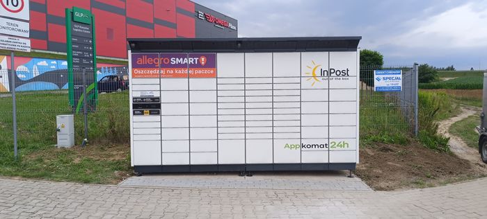 Paczkomat RZE15BAPP Przy oddziale Inpost Rzeszów