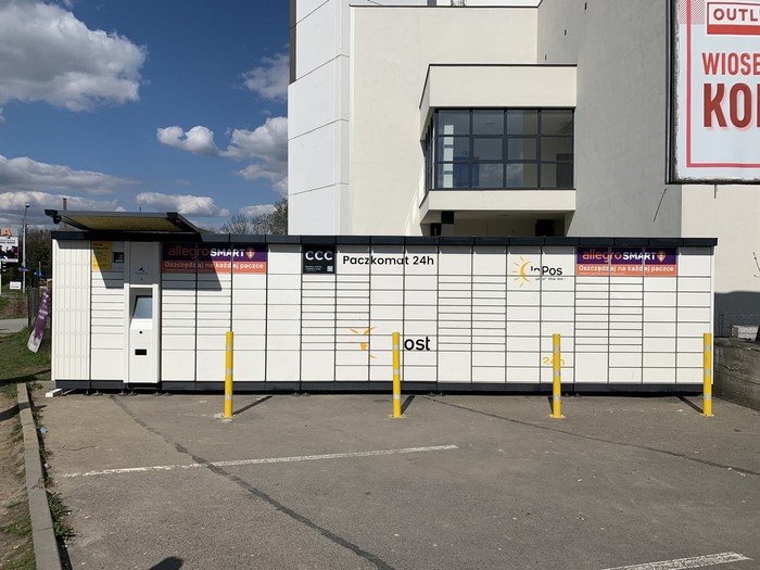 Paczkomat RZE17A Przy Centrum Handlowym Capital Park