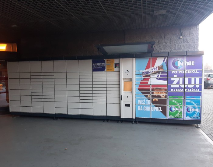 Paczkomat RZE19A Przy Galerii Rzeszów wejście od ul. Stefana Czarnieckiego