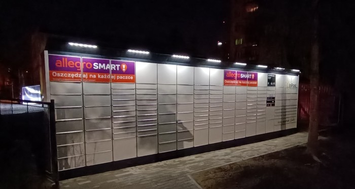 Paczkomat RZE29BAPP Od strony Teofila Aleksandra Lenartowicza 33