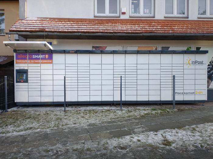Paczkomat RZE46M Przy sklepie "Nasz sklep"