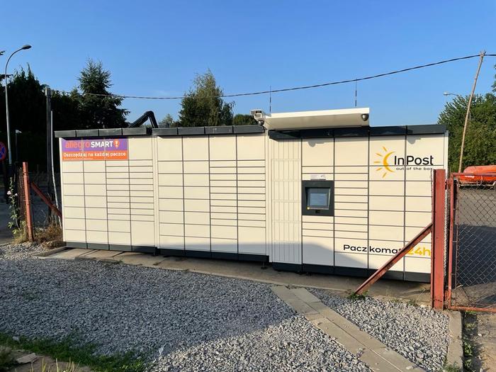 Поштомат RZE56M Przy parkingu samochodowym