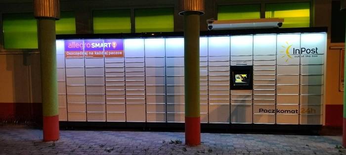 Paczkomat RZE57M Przy Pasażu Handlowy