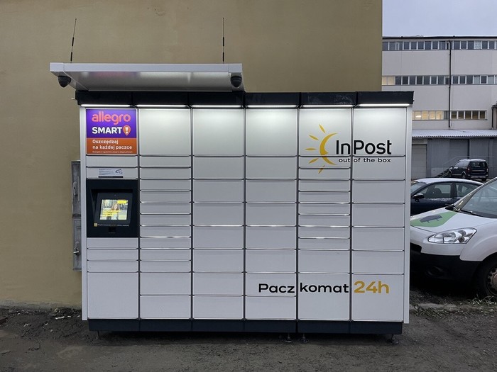 Paczkomat RZE70M Przy wewnętrznym parkingu
