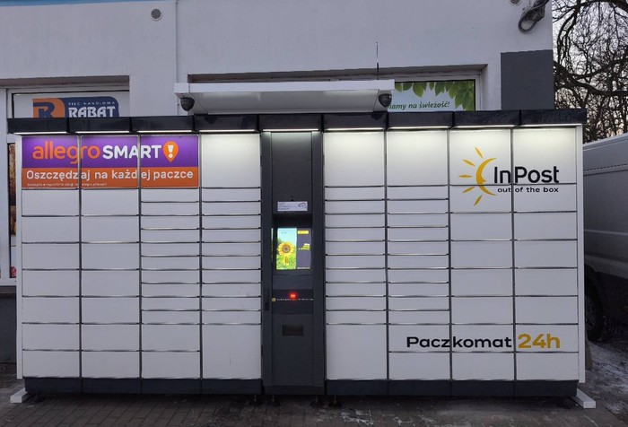 Paczkomat SACH01A przy sklepie spożywczym ABC