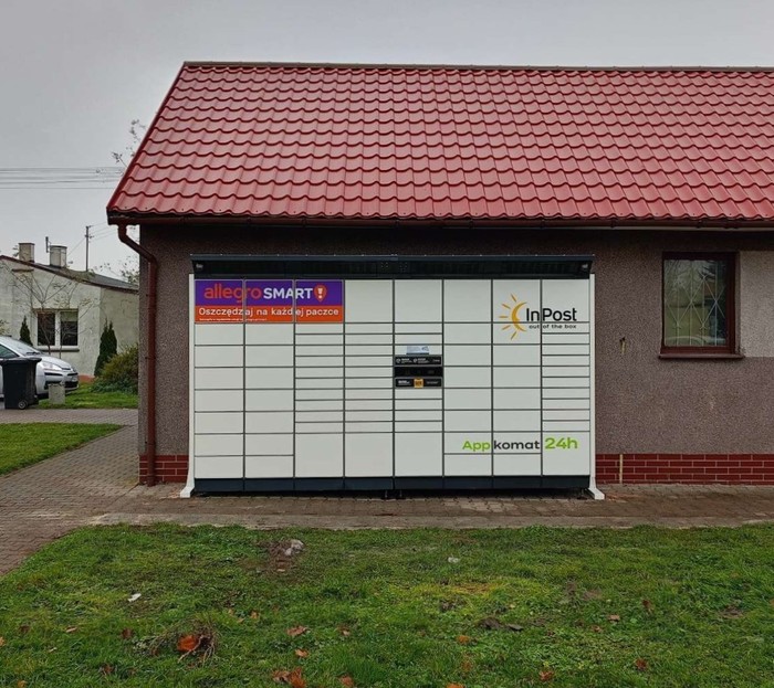 Paczkomat SAL01BAPP przy sklepie spożywczym