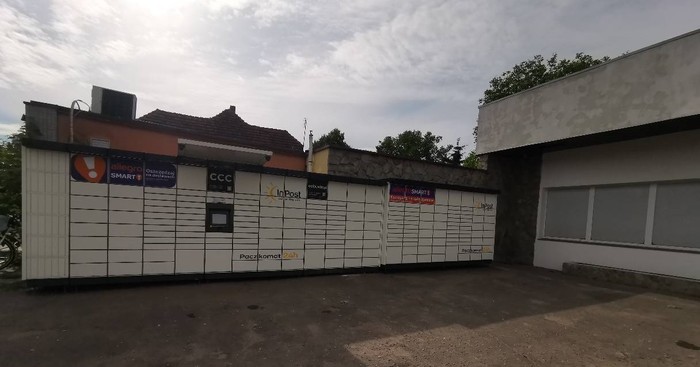 Paczkomat SAM03M Na terenie parkingu prywatnej posesji