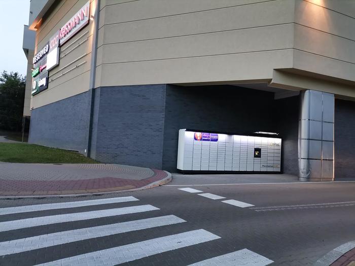 Paczkomat SAN08M Przy galerii Sanok od ulicy Daszyńskiego